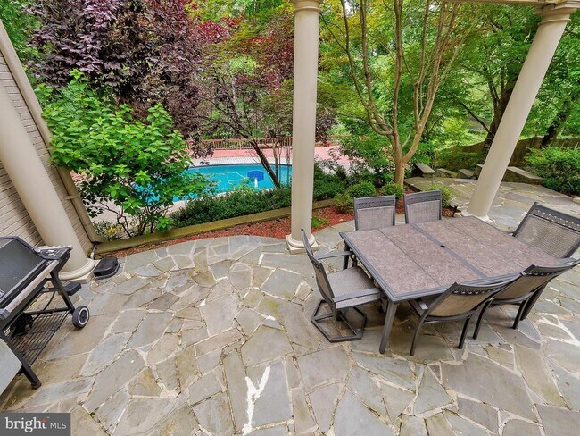 Building Photo - 6513 Kenhill Rd