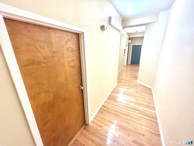 Building Photo - 135 W Main St