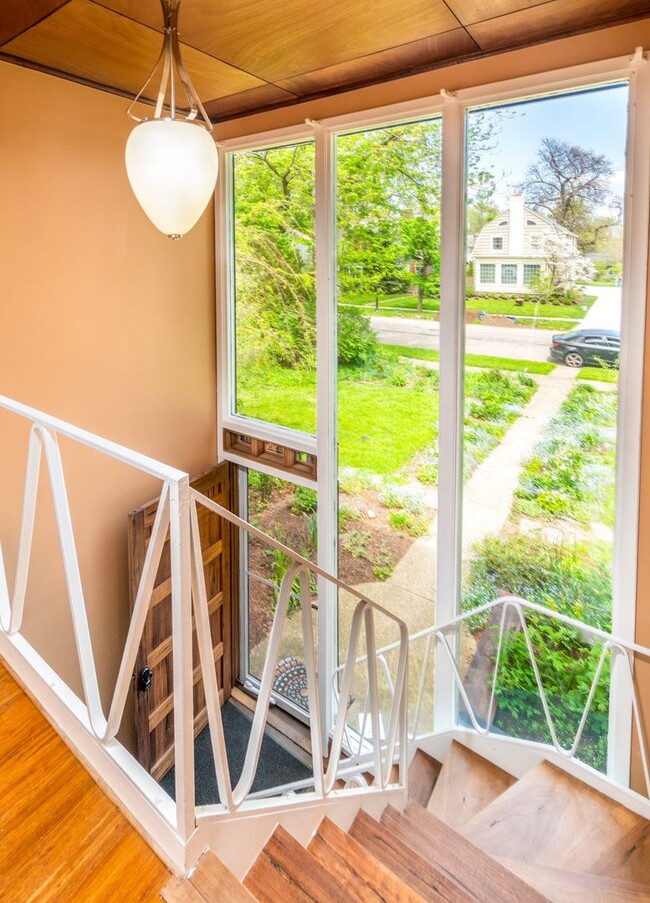 Building Photo - Beautiful Single Family Home w Massive Yard for Rent