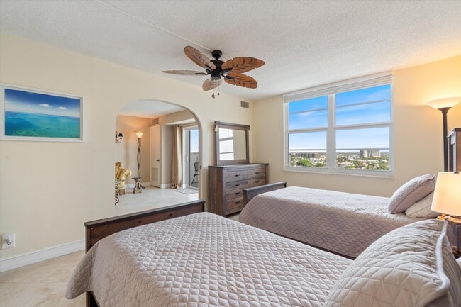 Building Photo - 4505 S Ocean Blvd