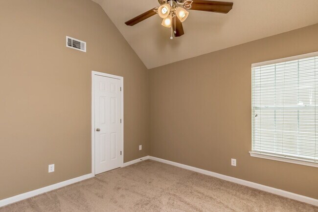 Building Photo - 119 Baywood Way