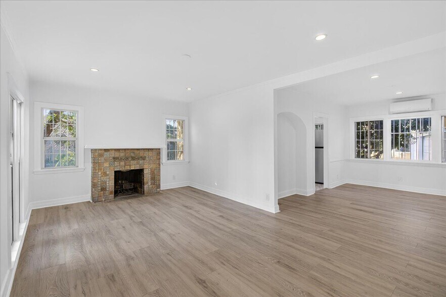 Building Photo - 4859 W 12th St