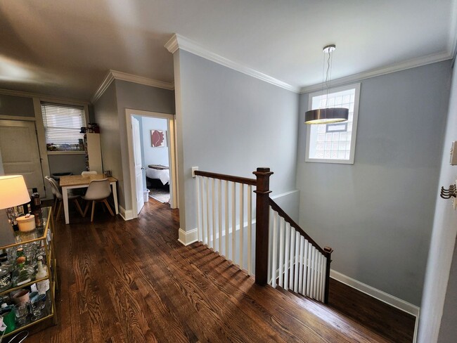 Building Photo - Luxury 4 bedroom duplex in East Lakeview