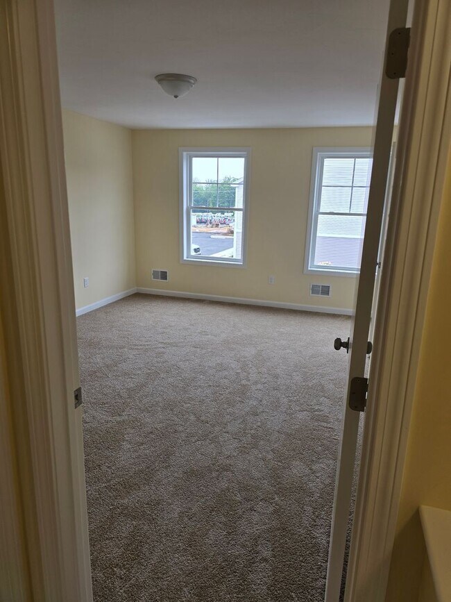 Building Photo - Megway Ct. (2-5)