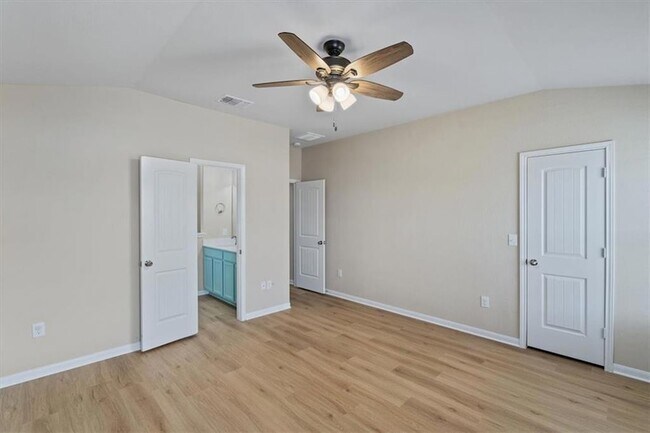 Building Photo - 519 Pinnacle Dr