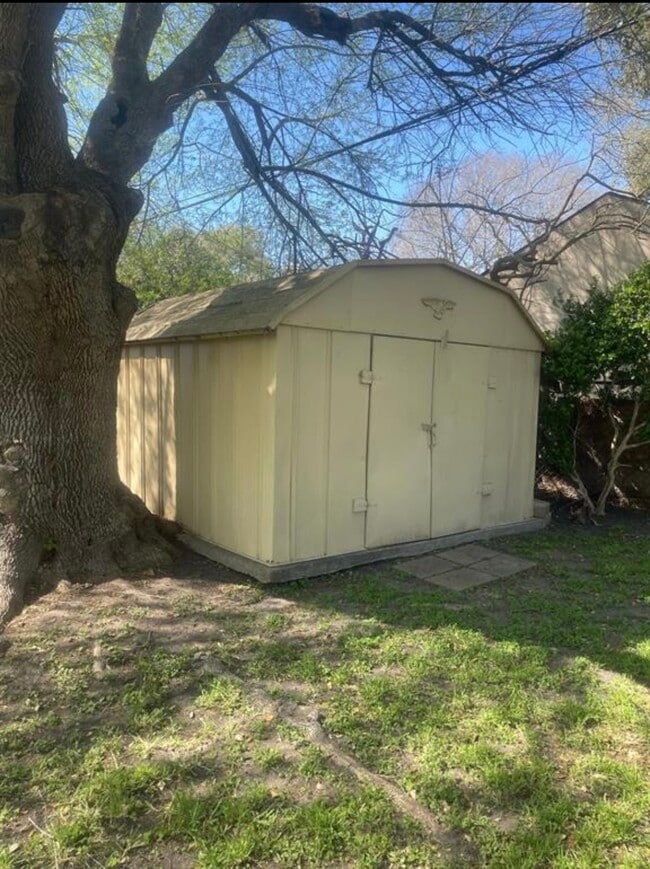 Building Photo - 6822 Neff St