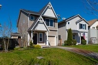 Building Photo - 3 Bedroom 2.5 Bath with fenced yard