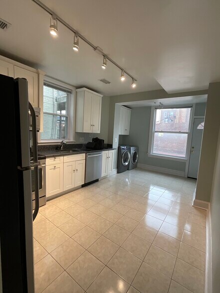 Building Photo - 120 3rd St NE