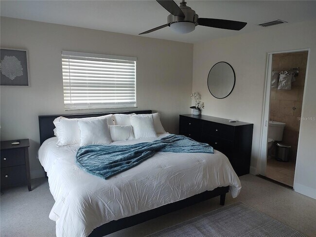 Building Photo - 4165 13th Ln NE