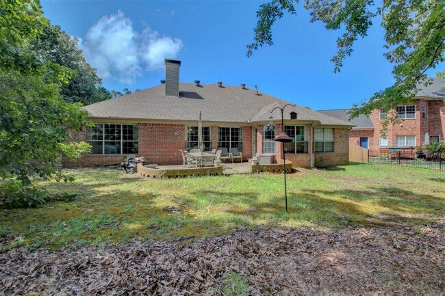 Building Photo - 210 Deauville Dr