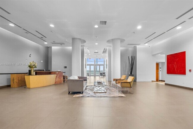 Building Photo - 665 NE 25th St