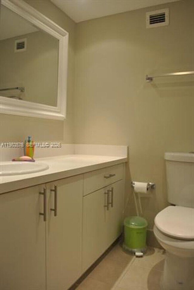 Building Photo - 6039 Collins Ave