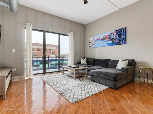 Building Photo - 3125 W Fullerton Ave