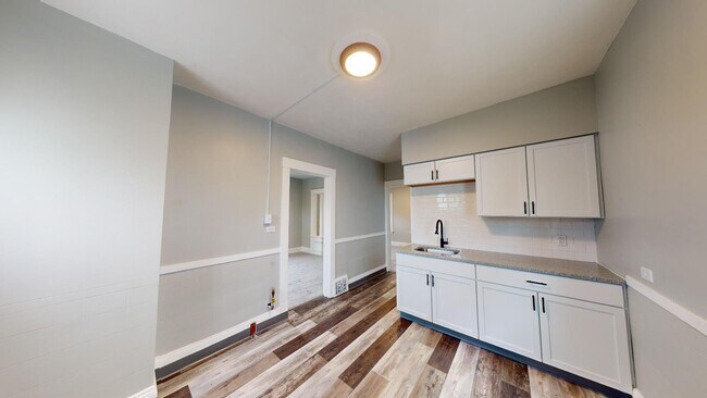 Building Photo - Old Brooklyn Area - 3 Bedroom Single Famil...