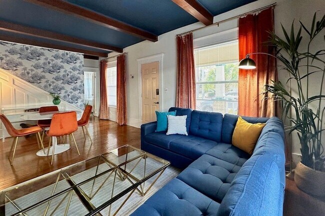 Building Photo - 333 9th Ave N