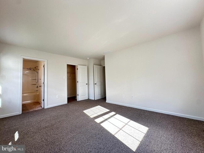 Building Photo - 377 Minck Ave