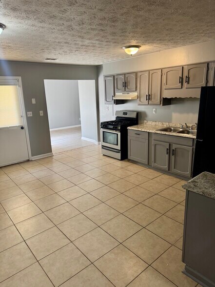 Building Photo - 2137 Fairway Ct SE