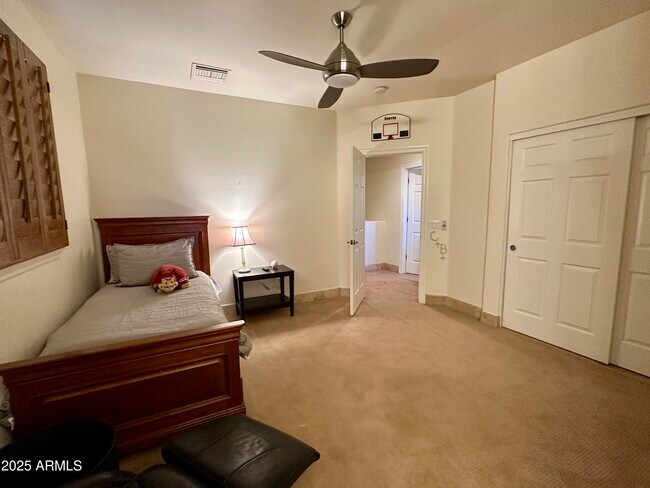 Building Photo - 5711 W Linda Ln