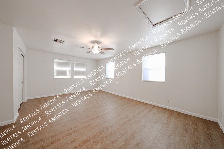 Building Photo - 601 N 73rd Pl