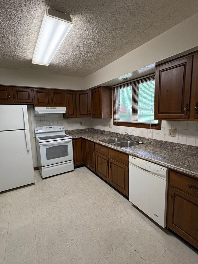Building Photo - 828 Dondee Dr