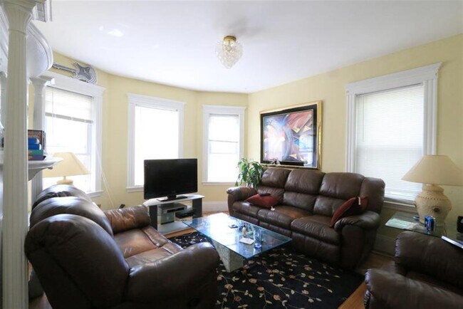 Building Photo - 19 Park Ave