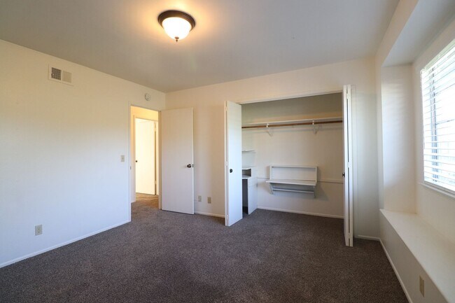 Building Photo - **Single-Story Foxenwoods Home on a Cul-de-Sac – Spacious Yard!**