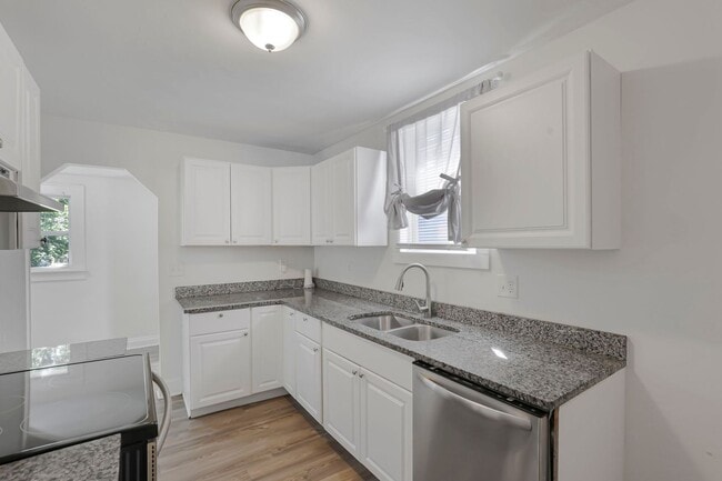 Building Photo - 450 S Terrace Ave