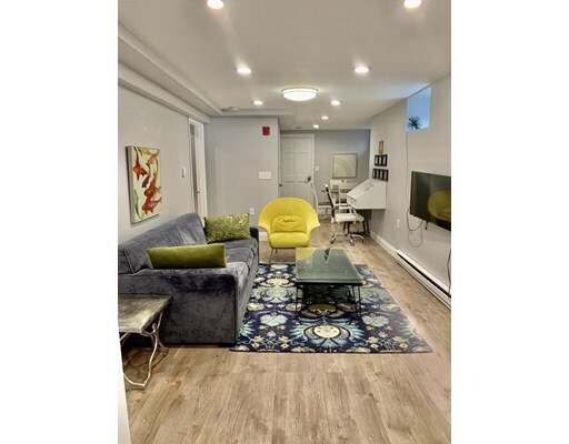 Building Photo - 726 Metropolitan Ave