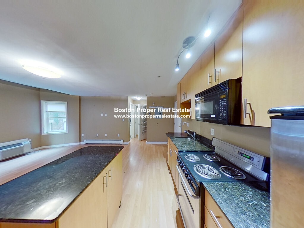 Building Photo - 461 Park Dr