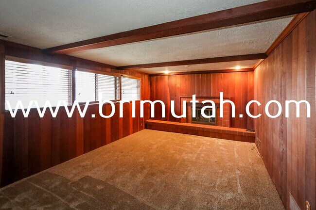 Building Photo - 4717 Naniloa Dr