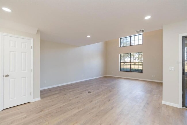 Building Photo - 6545 Brentwood Dr.