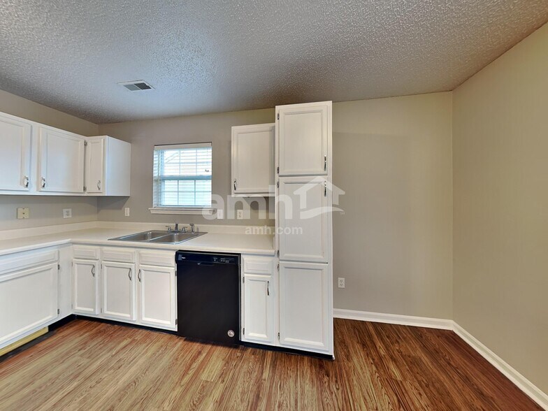 Building Photo - 17317 Pine Wood Ln