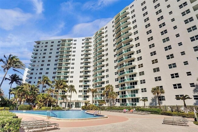 Building Photo - 3001 S Ocean Dr