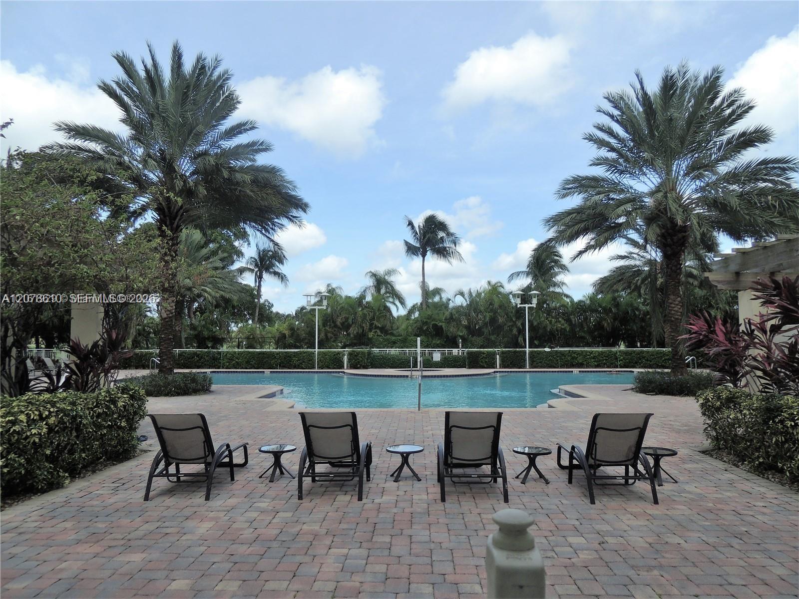 Building Photo - 1755 E Hallandale Beach Blvd