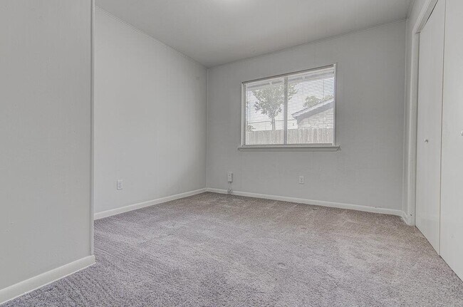 Building Photo - 5703 Gloucester Ln