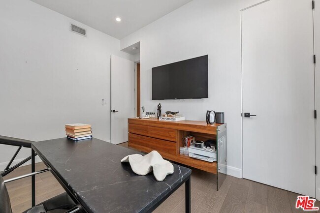 Building Photo - 1251 N Formosa Ave