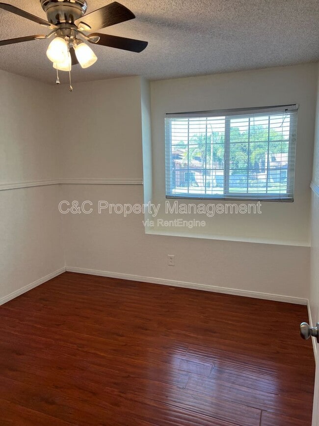 Building Photo - 1109 N Sandalwood Ave