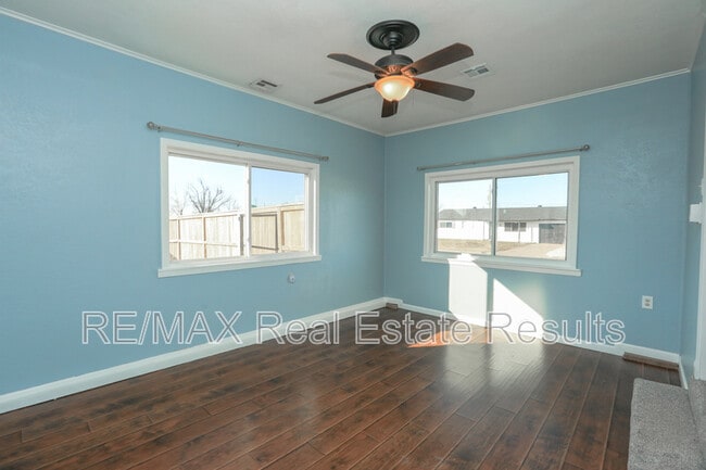 Building Photo - 1314 W Margaret Pl