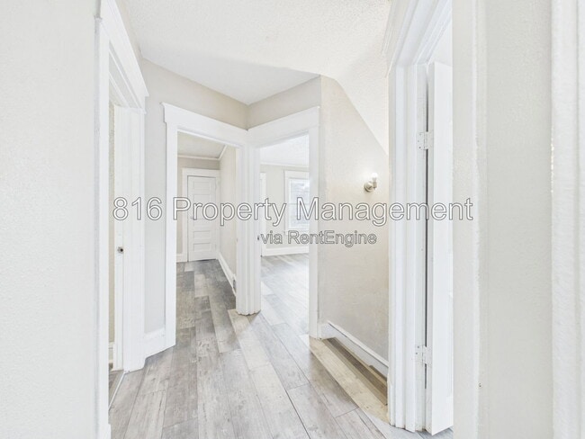 Building Photo - 3205 E 31st St