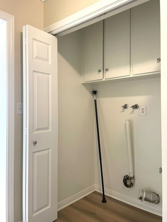 Building Photo - 437