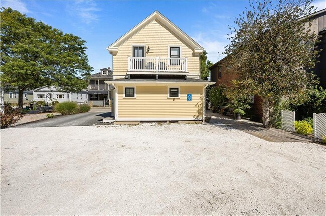 Building Photo - 74 Maple Ave