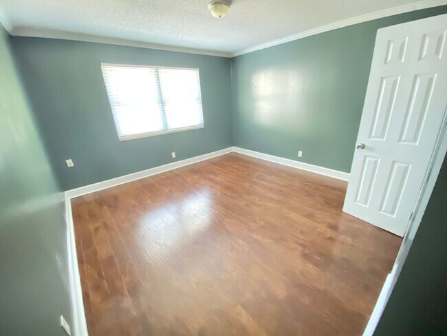 Building Photo - 2Bed/1Ba Duplex close to Downtown Concord Fully Renovated with Laundry Room on Site