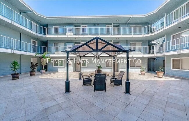 Building Photo - 955 E 3rd St