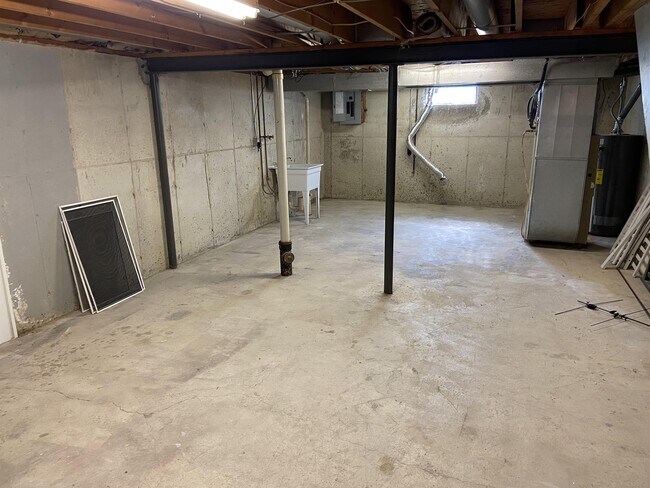 Building Photo - 147 Creekside Dr