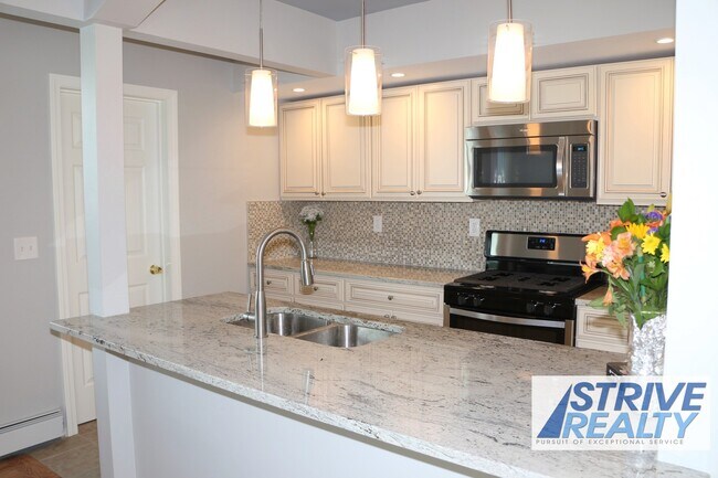 Building Photo - 22 Clyde St