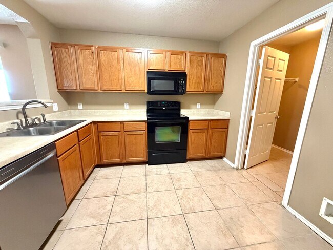Building Photo - Spacious 3 Bedroom Home with Loft in Bulverde Village