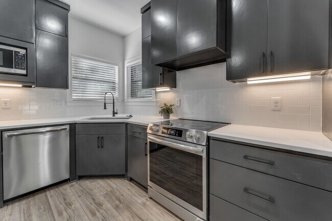 Building Photo - Brand New Bella Vista Beauty!