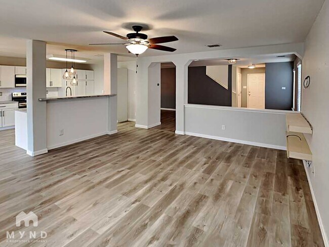 Building Photo - 9203 Silver Vista