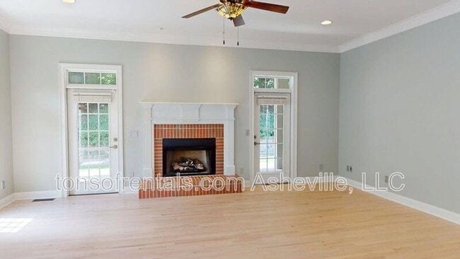 Building Photo - 385 Mistletoe Trail