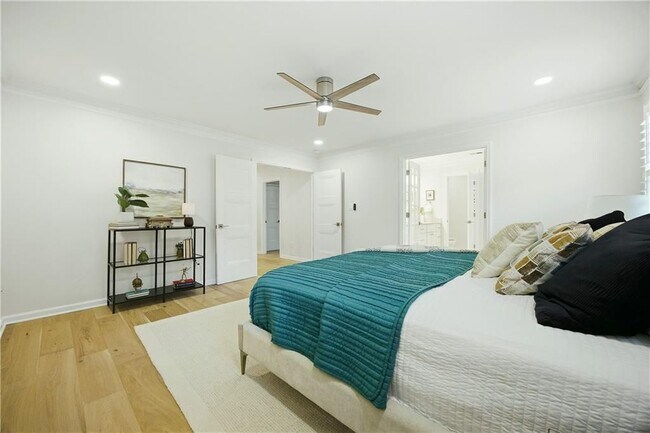 Building Photo - 1390 Tennis Ct Pl